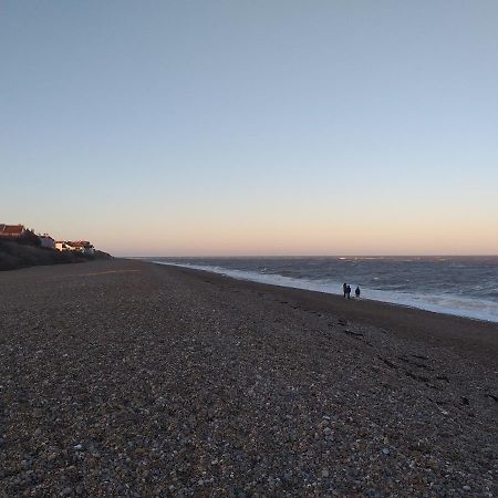 Superior 6 Berth Holiday Home In Suffolk 삭스먼덤 외부 사진